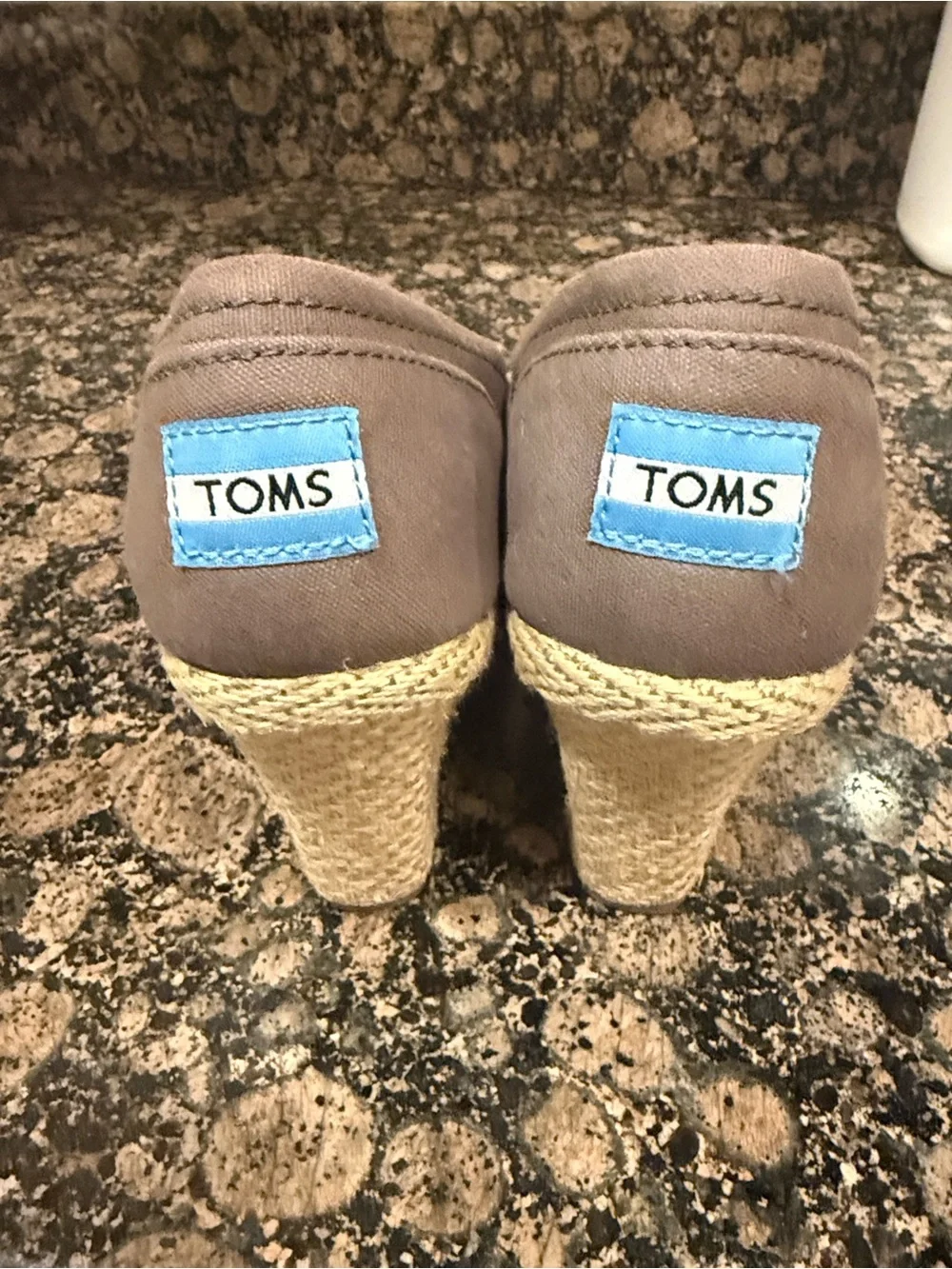 TOMS Calypso Lady 7 1/2 wedge open to shoe excellent condition